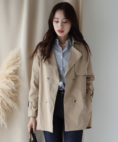 BLUEEAST（ブルーイースト）の「ショートトレンチコート（トレンチコート・レディース・ブラック/ベージュ・MEDIUM）」の4枚目の写真