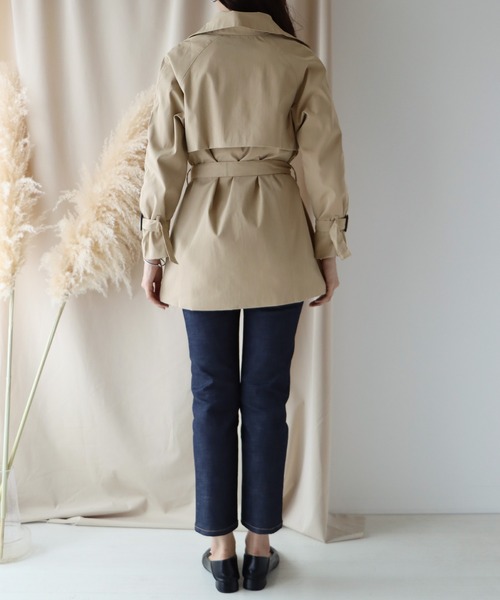 BLUEEAST（ブルーイースト）の「ショートトレンチコート（トレンチコート・レディース・ブラック/ベージュ・MEDIUM）」の22枚目の写真