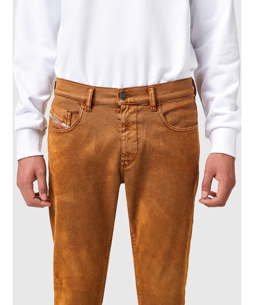 DIESEL（ディーゼル）の「FW21 メンズ デニムパンツ ジョグジーンズ スリム ベルベット カラーデニム（デニムパンツ・メンズ・ダークグレー/ブラウン・28inch/32inch/38inch/34inch/30inch/36inch）」の9枚目の写真