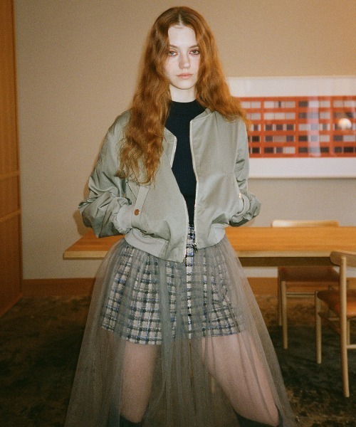 REDYAZEL(レディアゼル)の「チュールボリューム袖MA-1(ブルゾン・レディース・グリーン/ベージュ/ネイビー・FREE)」の2枚目の写真