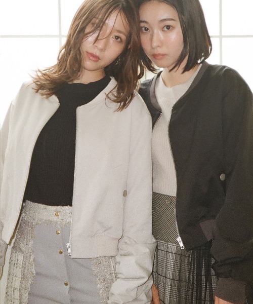 REDYAZEL(レディアゼル)の「チュールボリューム袖MA-1(ブルゾン・レディース・グリーン/ベージュ/ネイビー・FREE)」の9枚目の写真