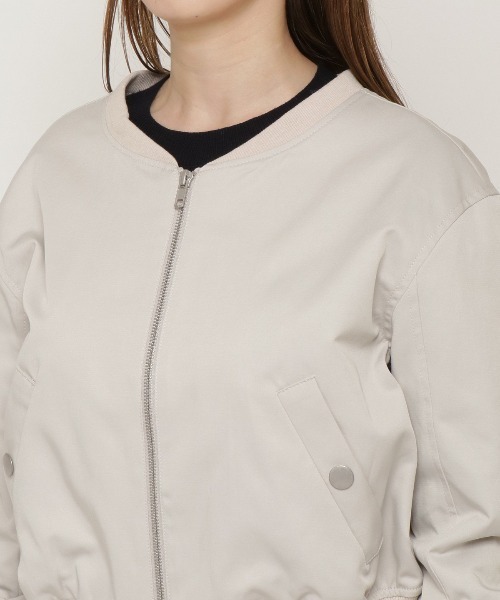 REDYAZEL(レディアゼル)の「チュールボリューム袖MA-1(ブルゾン・レディース・グリーン/ベージュ/ネイビー・FREE)」の17枚目の写真