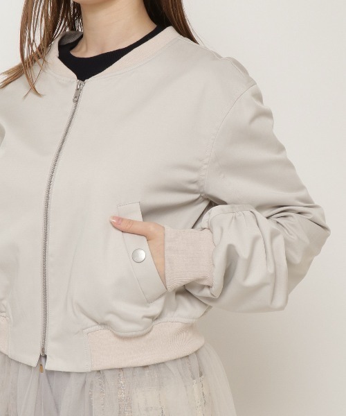 REDYAZEL(レディアゼル)の「チュールボリューム袖MA-1(ブルゾン・レディース・グリーン/ベージュ/ネイビー・FREE)」の18枚目の写真