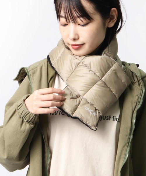 TAION(タイオン)の「【 TAION / タイオン 】ベーシック ダウンマフラー TAION2012 DON(マフラー・レディース・ブラック/ナチュラル/パープル/カーキ/レッド/グレー/イエロー/オリーブドラブ/ライトブルー/ベージュ/ブルー/ターコイズブルー/ダークグレー/ダークオレンジ/チャコール/グリーン/ネイビー/ダークブラウン/オフホワイト/サックスブルー/キャメル/オレンジ・FREE)」の10枚目の写真