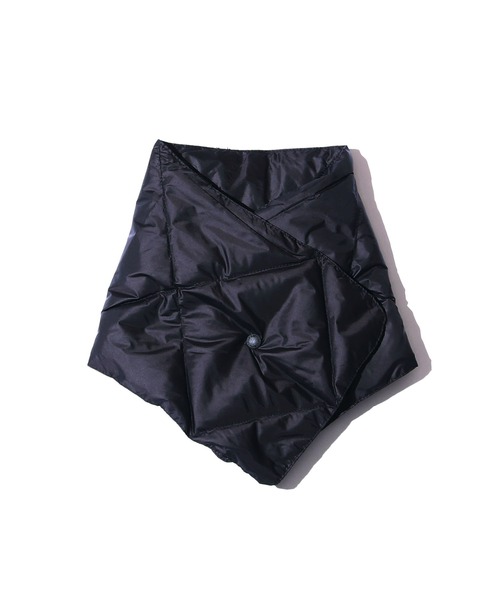 Ampersand（アンパサンド）の「Ampersand/アンパサンド ライトダウンマフラー 撥水 軽量 パッカブル（マフラー・キッズ・ブラック/ベージュ/カーキ/ピンク・120/140）」の10枚目の写真