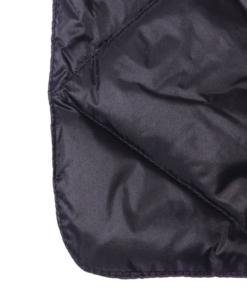 Ampersand（アンパサンド）の「Ampersand/アンパサンド ライトダウンマフラー 撥水 軽量 パッカブル（マフラー・キッズ・ブラック/ベージュ/カーキ/ピンク・120/140）」の8枚目の写真