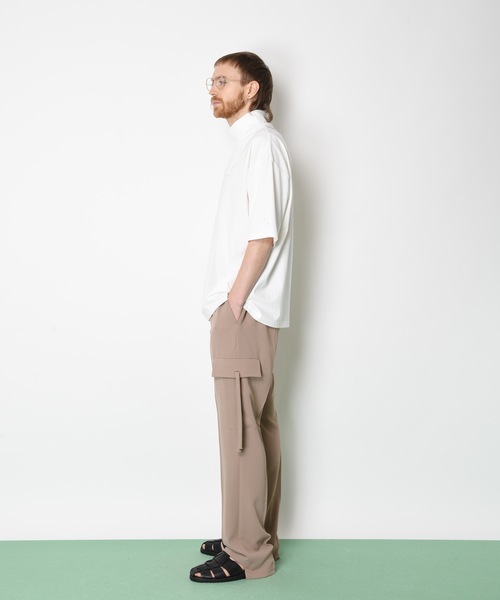 SUPERTHANKS（スーパーサンクス）の「タートルネックオーバーサイズビッグシルエットTシャツ(ユニセックス)（Tシャツ/カットソー・メンズ・ホワイト/ブラック/モカ・L/S/M）」の9枚目の写真