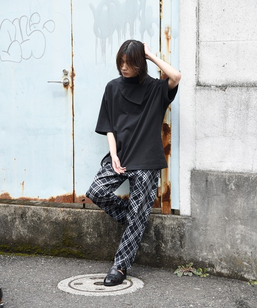 SUPERTHANKS（スーパーサンクス）の「タートルネックオーバーサイズビッグシルエットTシャツ(ユニセックス)（Tシャツ/カットソー・メンズ・ホワイト/ブラック/モカ・L/S/M）」の18枚目の写真