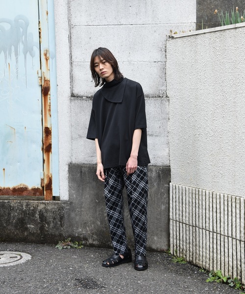 SUPERTHANKS（スーパーサンクス）の「タートルネックオーバーサイズビッグシルエットTシャツ(ユニセックス)（Tシャツ/カットソー・メンズ・ホワイト/ブラック/モカ・L/S/M）」の19枚目の写真