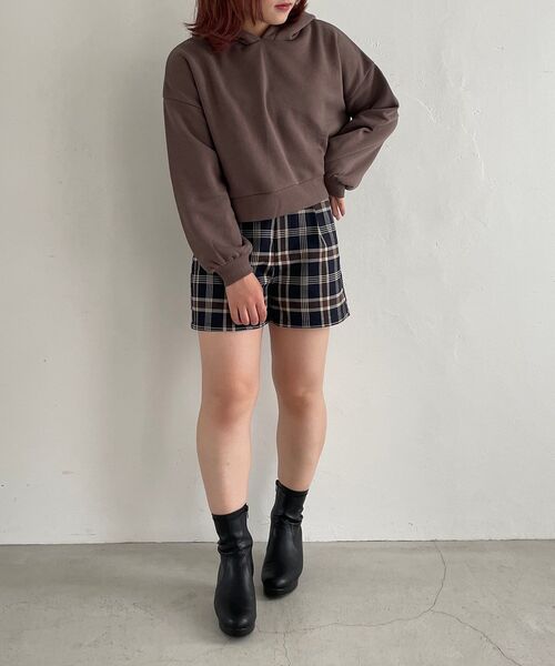 MAJESTIC LEGON（マジェスティックレゴン）の「ハイウエストレディショーパン（その他パンツ・レディース・ブラック/グレイッシュベージュ/ブルー系その他4/アイボリー・MEDIUM）」の10枚目の写真