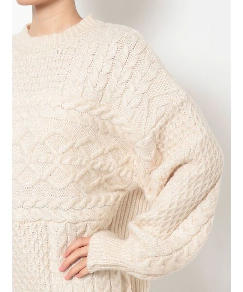 RESEXXY(リゼクシー)の「ケーブルボリュームニットチュニック(ニット/セーター・レディース・オフホワイト/ブラック/キャメル・FREE)」の12枚目の写真