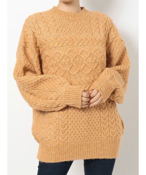 RESEXXY(リゼクシー)の「ケーブルボリュームニットチュニック(ニット/セーター・レディース・オフホワイト/ブラック/キャメル・FREE)」の4枚目の写真