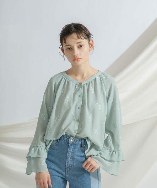 GRACE CONTINENTAL（グレースコンチネンタル）の「楊柳刺繍ブラウス（シャツ/ブラウス・レディース・ホワイト/グリーン・36）」の10枚目の写真