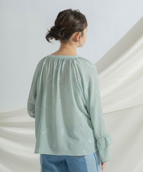 GRACE CONTINENTAL（グレースコンチネンタル）の「楊柳刺繍ブラウス（シャツ/ブラウス・レディース・ホワイト/グリーン・36）」の11枚目の写真