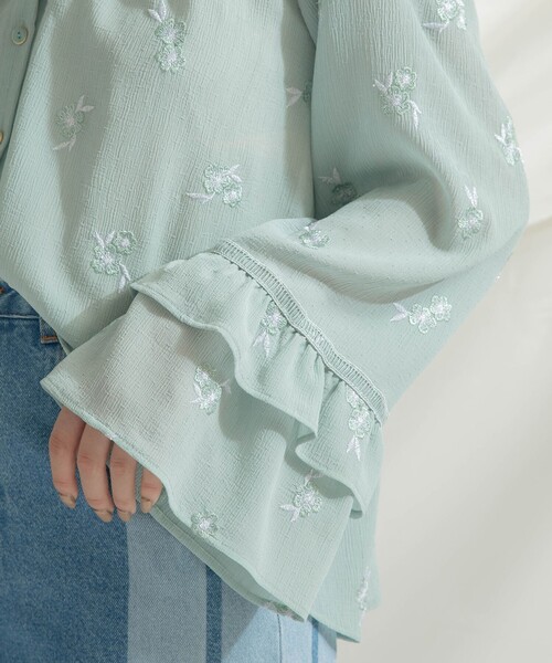GRACE CONTINENTAL（グレースコンチネンタル）の「楊柳刺繍ブラウス（シャツ/ブラウス・レディース・ホワイト/グリーン・36）」の13枚目の写真