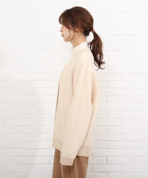 SHOO・LA・RUE(シューラルー)の「◆へリンボーン柄ジャガードニットカーディガン(カーディガン/ボレロ・レディース・ベージュ系その他6/ブラック系3・00)」の5枚目の写真