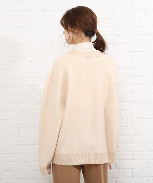 SHOO・LA・RUE(シューラルー)の「◆へリンボーン柄ジャガードニットカーディガン(カーディガン/ボレロ・レディース・ベージュ系その他6/ブラック系3・00)」の6枚目の写真