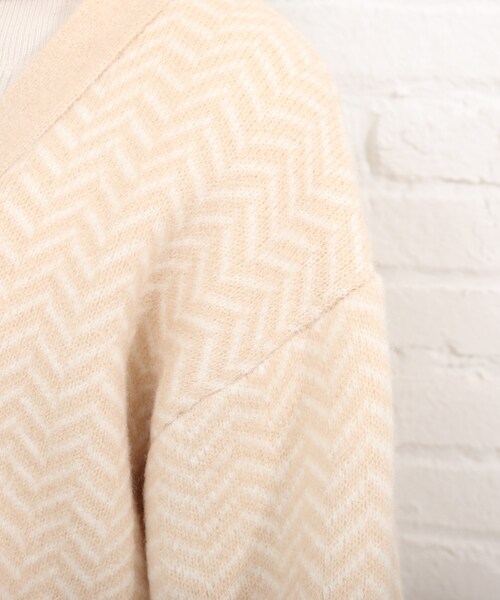 SHOO・LA・RUE(シューラルー)の「◆へリンボーン柄ジャガードニットカーディガン(カーディガン/ボレロ・レディース・ベージュ系その他6/ブラック系3・00)」の9枚目の写真