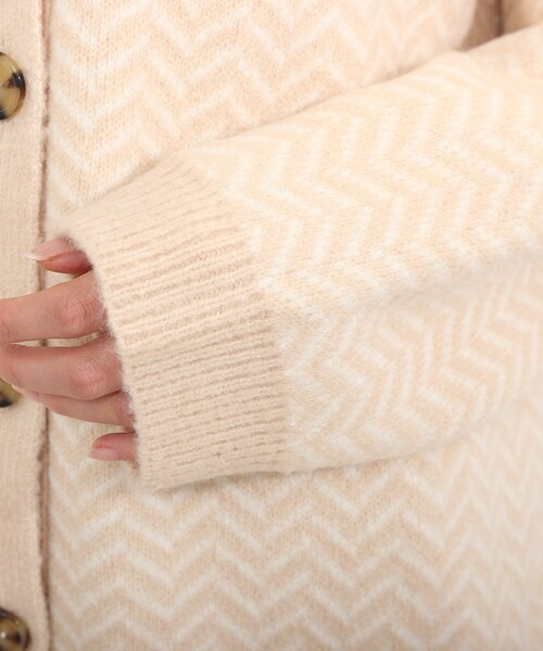 SHOO・LA・RUE(シューラルー)の「◆へリンボーン柄ジャガードニットカーディガン(カーディガン/ボレロ・レディース・ベージュ系その他6/ブラック系3・00)」の10枚目の写真