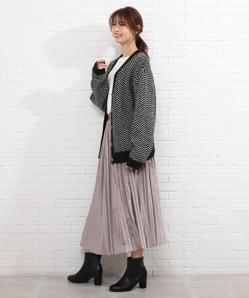 SHOO・LA・RUE(シューラルー)の「◆へリンボーン柄ジャガードニットカーディガン(カーディガン/ボレロ・レディース・ベージュ系その他6/ブラック系3・00)」の15枚目の写真