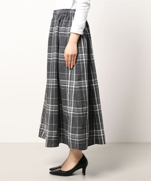 Samansa Mos2 blue（サマンサモスモスブルー）の「チェックギャザースカート（スカート・レディース・チャコール/ブラウン/ライトベージュ・ﾌﾘ-）」の5枚目の写真
