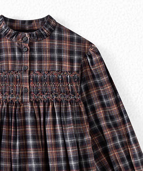 Bonpoint(ボンポワン)の「チェック スモックドレス(ドレス・キッズ・ブラック系その他・105/115/125)」の4枚目の写真