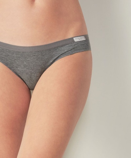 Intimissimi（インティミッシミ）の「コットン ショーツ（ショーツ・レディース・ホワイト/ブラック/ベージュ/ブルー/ヘザーグレー/キナリ/グレイッシュブルー/サンドベージュ/ヘザーチャコール/ライトグリーン/ピンク/ライトパープル/ミント/スカイブルー/ワインレッド/グリーン/インディゴブルー/パープル/スモークピンク/ライトカーキ/アーミー/サーモンピンク/ピンクベージュ/ライトブルー/セージグリーン/ワイン/ダークインディゴブルー/バーガンディー/カーキ/ライラック/チェリーピンク/サックスブルー系・S/L/M）」の5枚目の写真