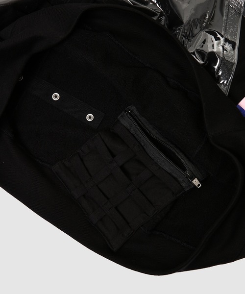 TAKAHIROMIYASHITATheSoloIst.(タカヒロミヤシタザソロイスト)の「oversizsd bondage hoodie(パーカー・メンズ・ブラック・44/46)」の5枚目の写真