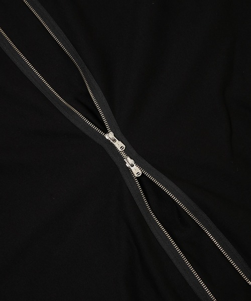 TAKAHIROMIYASHITATheSoloIst.(タカヒロミヤシタザソロイスト)の「oversizsd bondage hoodie(パーカー・メンズ・ブラック・44/46)」の3枚目の写真