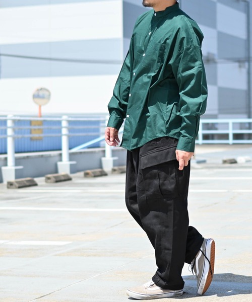 Anytime Songs(エニータイムソングス)の「綿ブロードバンドカラービッグシャツ(シャツ/ブラウス・メンズ・ホワイト/グリーン/グレイッシュベージュ/サックスブルー/ブラック/イエロー/ラベンダー/ホワイト系その他/サックスブルー系/グリーン系その他/ブラック系その他・LARGE/MEDIUM/X-LARGE)」の14枚目の写真