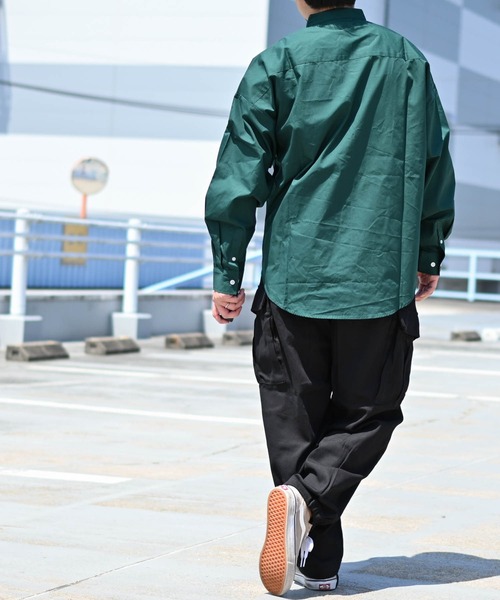 Anytime Songs(エニータイムソングス)の「綿ブロードバンドカラービッグシャツ(シャツ/ブラウス・メンズ・ホワイト/グリーン/グレイッシュベージュ/サックスブルー/ブラック/イエロー/ラベンダー/ホワイト系その他/サックスブルー系/グリーン系その他/ブラック系その他・LARGE/MEDIUM/X-LARGE)」の13枚目の写真