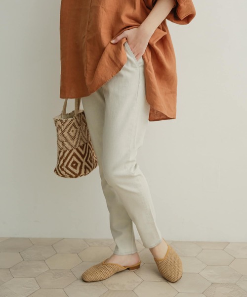 URBAN RESEARCH DOORS(アーバンリサーチドアーズ)の「デニムスリムイージーパンツ(デニムパンツ・レディース・ブラック/グレー/インディゴブルー・1/0)」の16枚目の写真