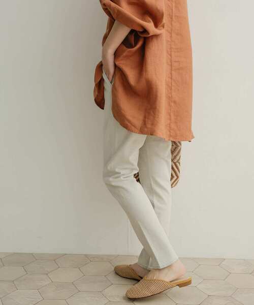 URBAN RESEARCH DOORS(アーバンリサーチドアーズ)の「デニムスリムイージーパンツ(デニムパンツ・レディース・ブラック/グレー/インディゴブルー・1/0)」の17枚目の写真