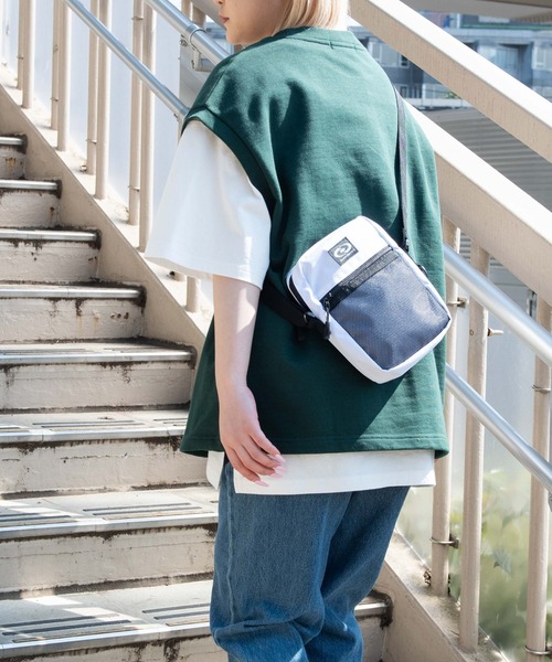 WEGO(ウィゴー)の「WEGO/ロゴメッシュミニショルダー(ショルダーバッグ・メンズ・ホワイト/ブラック/レッド・FREE)」の7枚目の写真