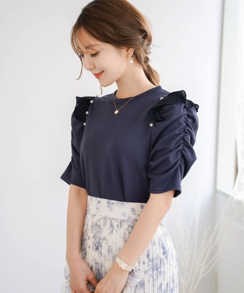 le reve vaniller(ル レーヴ ヴァニレ)の「パール & フリル パワーショルダー カットソー le reve vaniller(Tシャツ/カットソー・レディース・アイボリー/ピンク/グレー/ネイビー・M)」の4枚目の写真