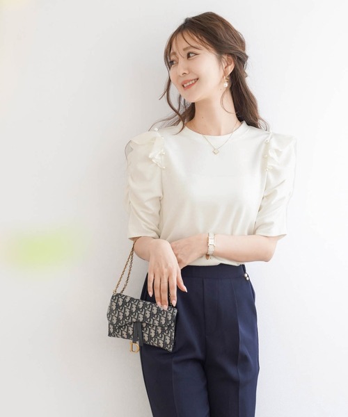 le reve vaniller(ル レーヴ ヴァニレ)の「パール & フリル パワーショルダー カットソー le reve vaniller(Tシャツ/カットソー・レディース・アイボリー/ピンク/グレー/ネイビー・M)」の3枚目の写真
