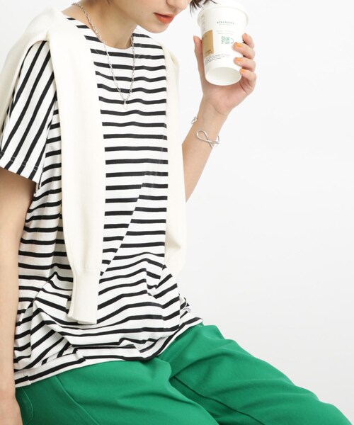 SHOO・LA・RUE（シューラルー）の「◆【接触冷感/洗濯機可】タック フレンチスリーブ Tシャツ（Tシャツ/カットソー・レディース・ブラック/オリーブ/ホワイト系/ブラック系2/ブルー系2/ピンク系・00）」の4枚目の写真