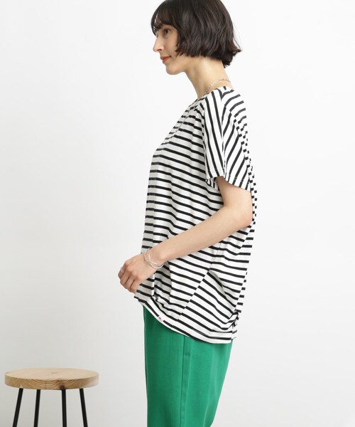 SHOO・LA・RUE（シューラルー）の「◆【接触冷感/洗濯機可】タック フレンチスリーブ Tシャツ（Tシャツ/カットソー・レディース・ブラック/オリーブ/ホワイト系/ブラック系2/ブルー系2/ピンク系・00）」の8枚目の写真