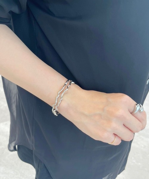 Heather(ヘザー)の「Wツイストメタルバングル 297769(バングル/リストバンド・レディース・シルバー/ゴールド・ONE SIZE)」の1枚目の写真