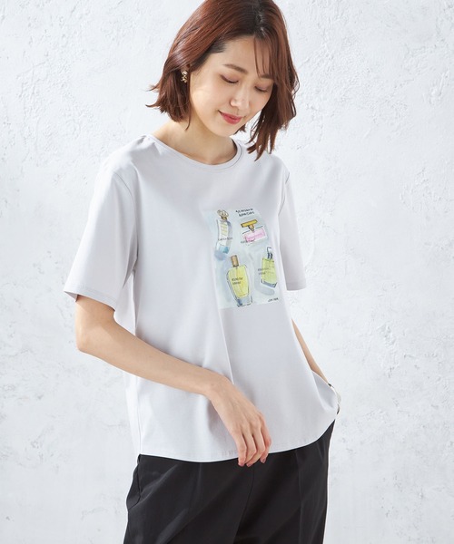 A/C DESIGN BY ALPHA CUBIC(エーシーデザインバイアルファキュービック)の「【接触冷感】パフュームプリントTシャツ(Tシャツ/カットソー・レディース・ライトグレー/ブラック/オフホワイト・LL/M/L)」の1枚目の写真