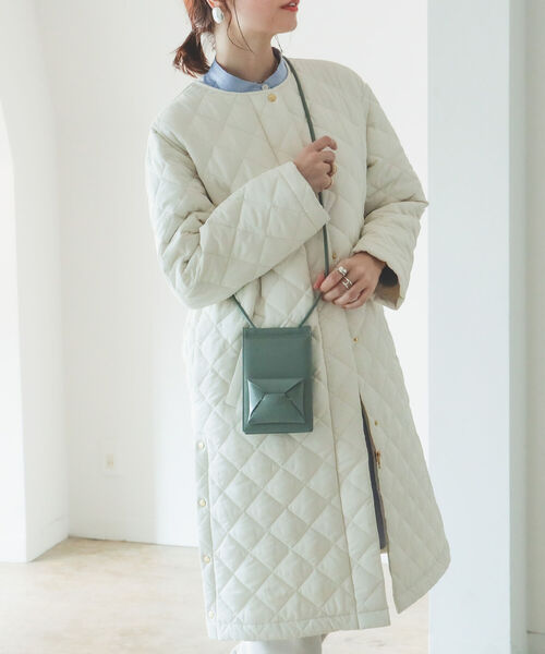 B:MING by BEAMS（ビーミングバイビームス）の「B:MING by BEAMS / キルト ロング コート（ノーカラージャケット・レディース・オリーブ/アイボリー/ブラック・MEDIUM/SMALL）」の2枚目の写真