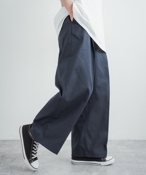 Audience(オーディエンス)の「CAVE カツラギ 1タックセンタープレスワイドパンツ AUD3526(チノパンツ・メンズ・ネイビー/アーミー/キナリ/カーキ・L/XL/M)」の1枚目の写真