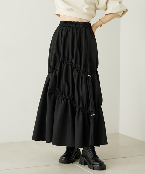 Chico（チコ）の「ドロストナイロンボリュームスカート（スカート・レディース・ブラック/ベージュ/カーキ・FREE）」の2枚目の写真