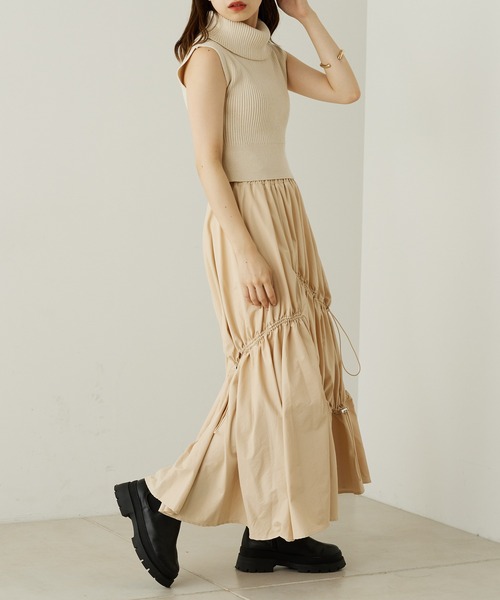 Chico（チコ）の「ドロストナイロンボリュームスカート（スカート・レディース・ブラック/ベージュ/カーキ・FREE）」の12枚目の写真