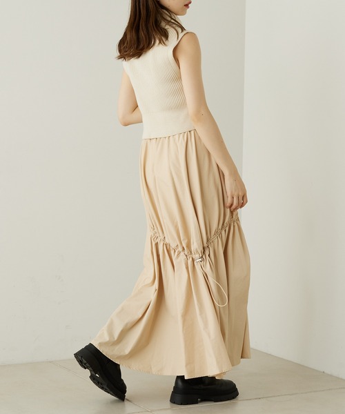 Chico（チコ）の「ドロストナイロンボリュームスカート（スカート・レディース・ブラック/ベージュ/カーキ・FREE）」の13枚目の写真