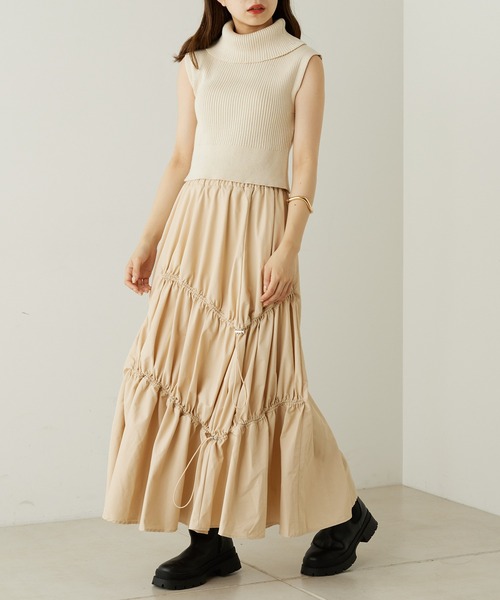 Chico（チコ）の「ドロストナイロンボリュームスカート（スカート・レディース・ブラック/ベージュ/カーキ・FREE）」の11枚目の写真