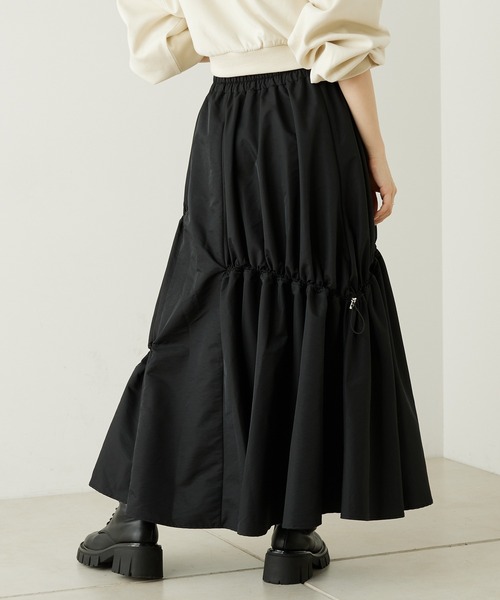 Chico（チコ）の「ドロストナイロンボリュームスカート（スカート・レディース・ブラック/ベージュ/カーキ・FREE）」の4枚目の写真