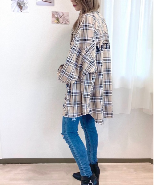 CECIL McBEE（セシルマクビー）の「バックロゴ刺繍チェックシャツ 