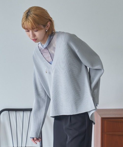 VACANCY（ヴァカンシー）の「ネックウォーマー付きVネックニット（ニット/セーター・レディース・ブラック/グレー/ホワイト・FREE）」の13枚目の写真