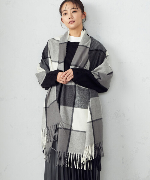 MONO　COMME CA（モノコムサ）の「ブロックチェック柄　ストール（ストール/ショール・レディース・ブラック系/ベージュ/イエロー/サックスブルー・FREE）」の7枚目の写真